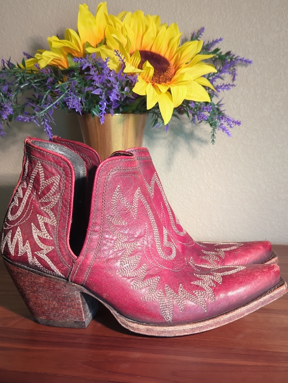 Ariat Dixon Leather Booties - Weathered Red - 9
